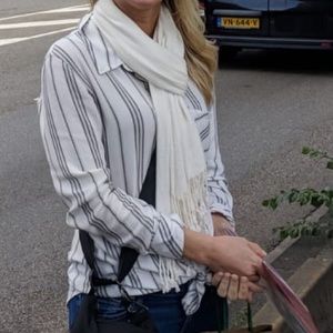 Elan long sleeve button up SO SOFT! Small